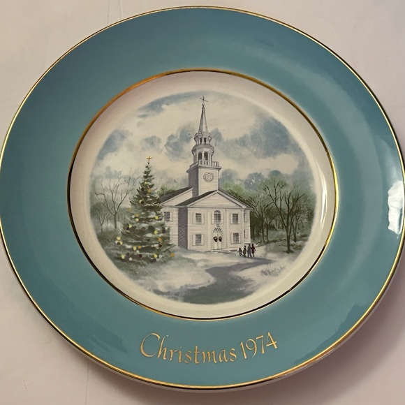 Vintage Avon Wedgwood 1974 Christmas Plate, Country Church Collectible - Picture 15 of 15